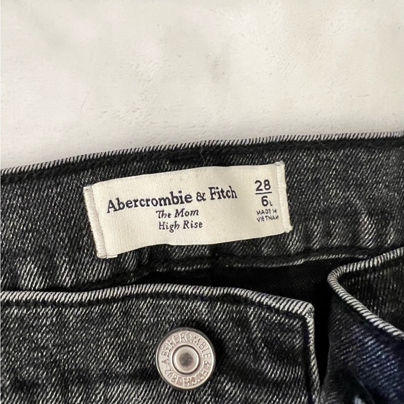 Abercrombie & Fitch Mom Jeans SIZE 6L - Picture 3 of 3
